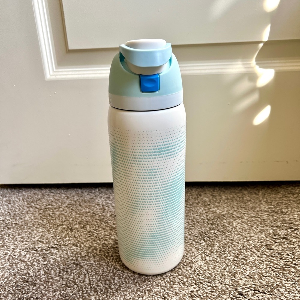 Owala 32 oz. Neptune Glow in the Dark FreeSip Water Bottle